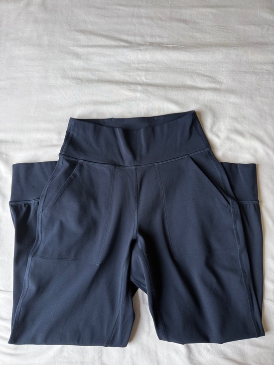 Lululemon Align Jogger 28"
True Navy ✨ - Picture 6 of 9